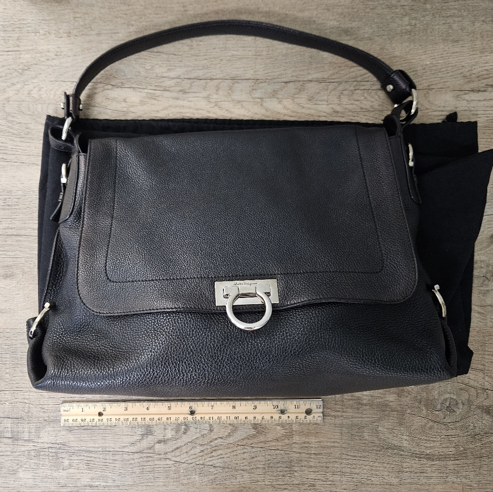 Ferragamo Elegant Black Leather Shoulder Hobo Bag